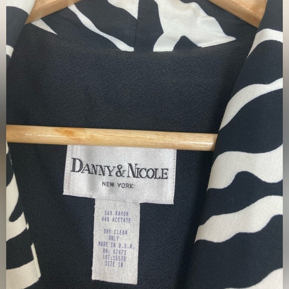 Vintage sleeveless blazer with zebra collar - Picture 2 of 5